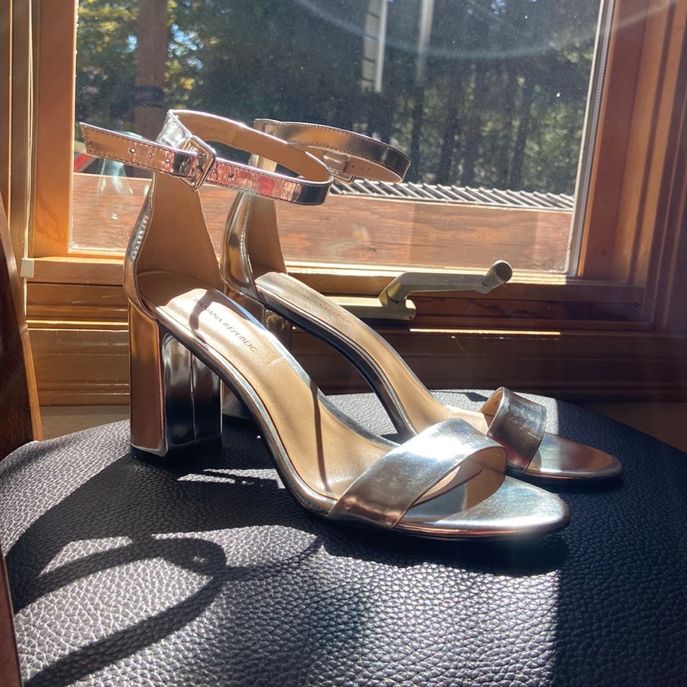 Banana Republic heels in silver 10